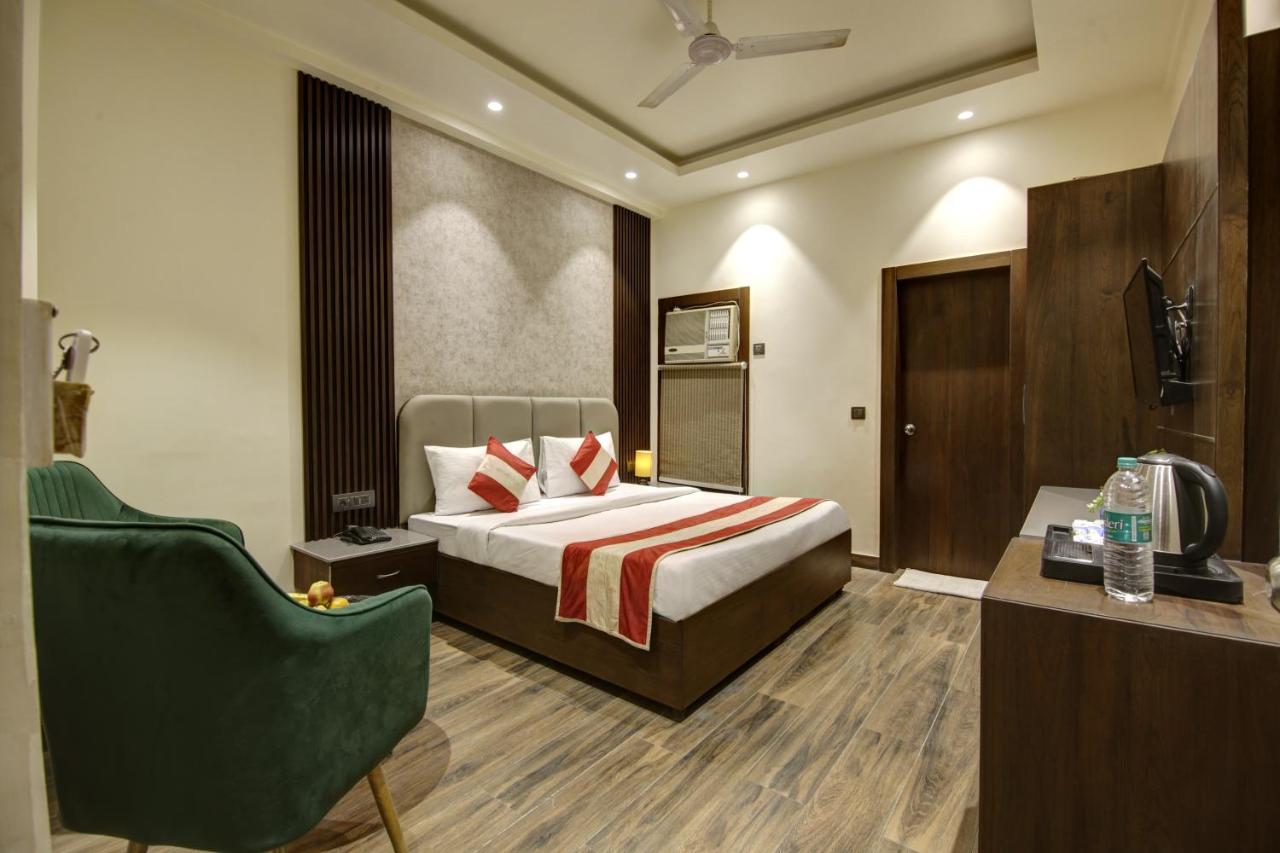 B&B New Delhi - HOTEL KASHISH PLAZA - Bed and Breakfast New Delhi