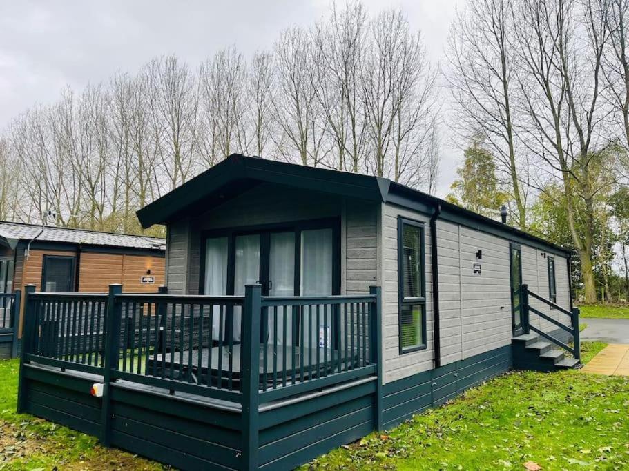 Wag Tail Lodge with Hot Tub - B&B