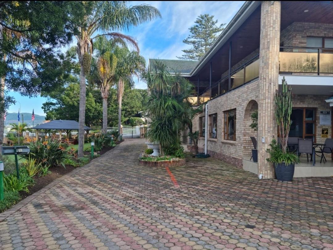 Lagoon Breeze Guest House - B&B