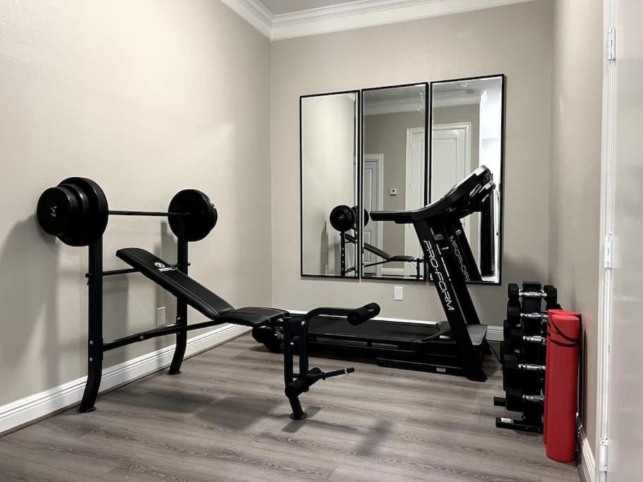 B&B Houston - Pet OK, 10 min to Alphaland, Home Gym, Gated - Bed and Breakfast Houston