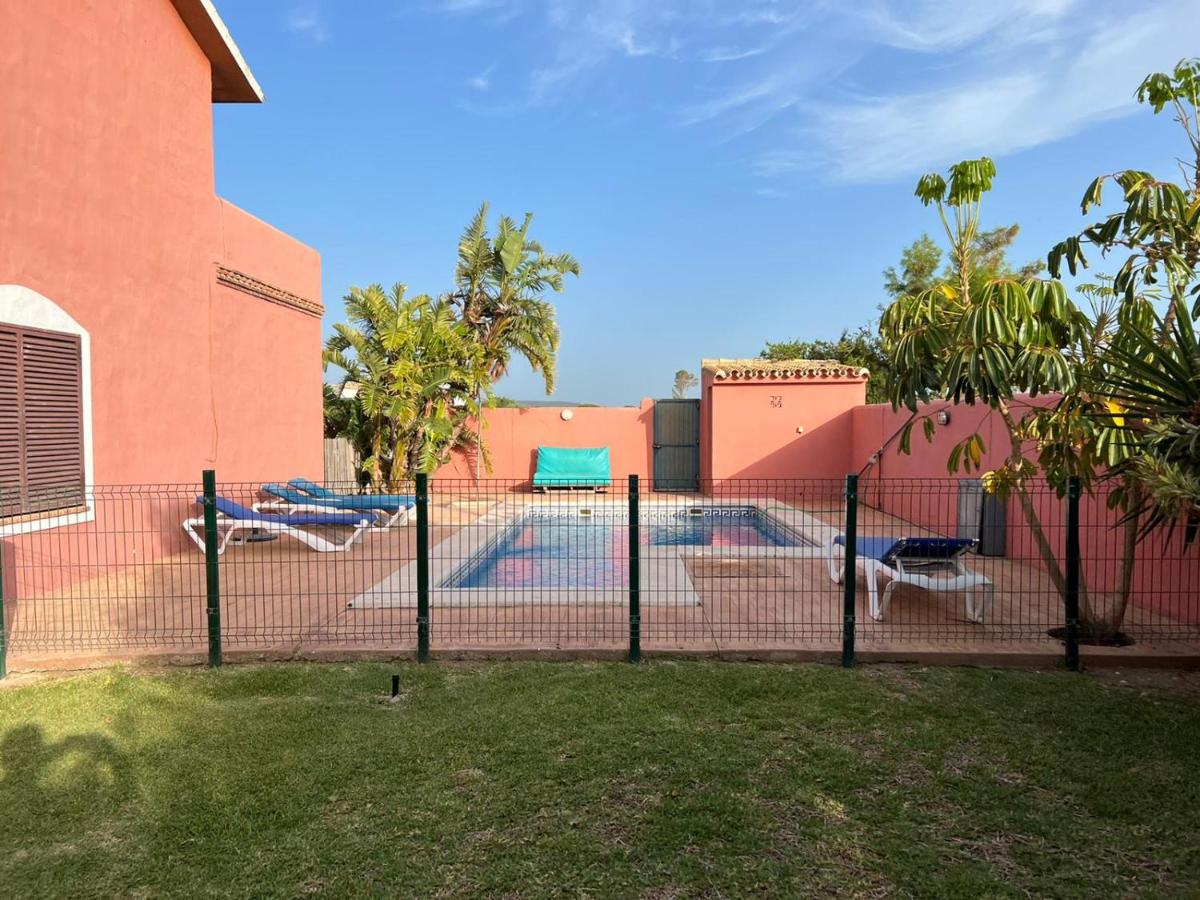 Agradable casa de playa con piscina. El Palmar - Chambres d'hôtes El Palmar