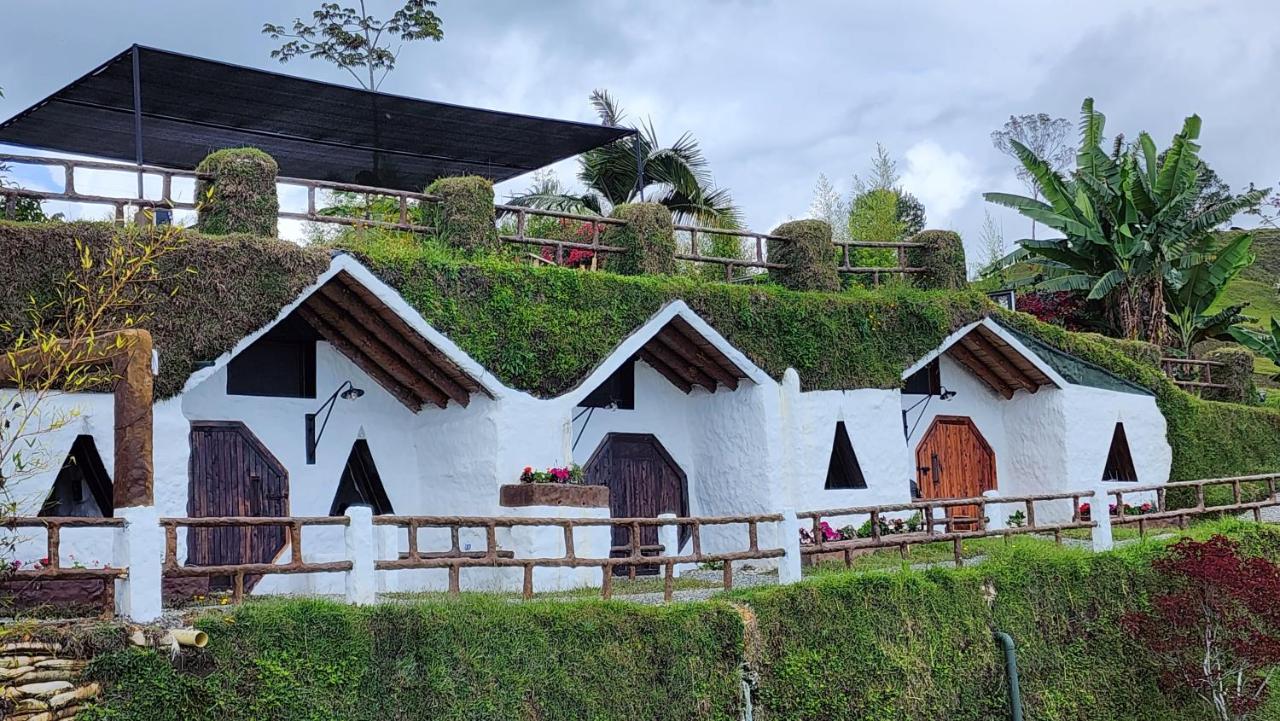 B&B Guatapé - Hobbit Hotel Ecolodge- Guatapé - Bed and Breakfast Guatapé