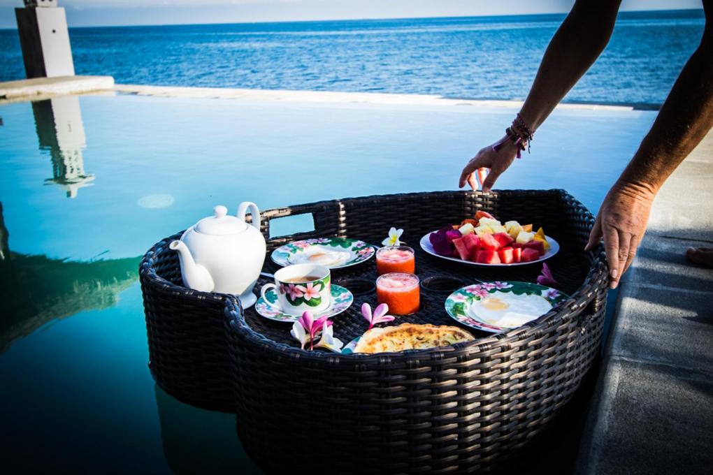 Luxurious & Tranquil Beachfront private villa with private pool - B&B