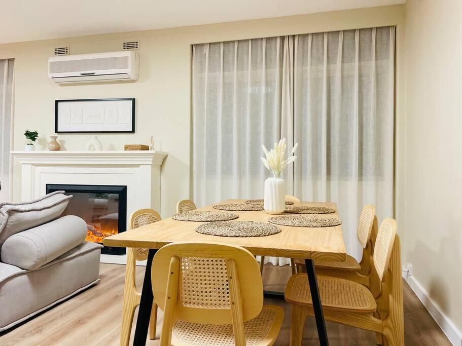 B&B Perth - Leafy Bliss 2BR, Bus Stop & Coffee Within Reach - Bed and Breakfast Perth