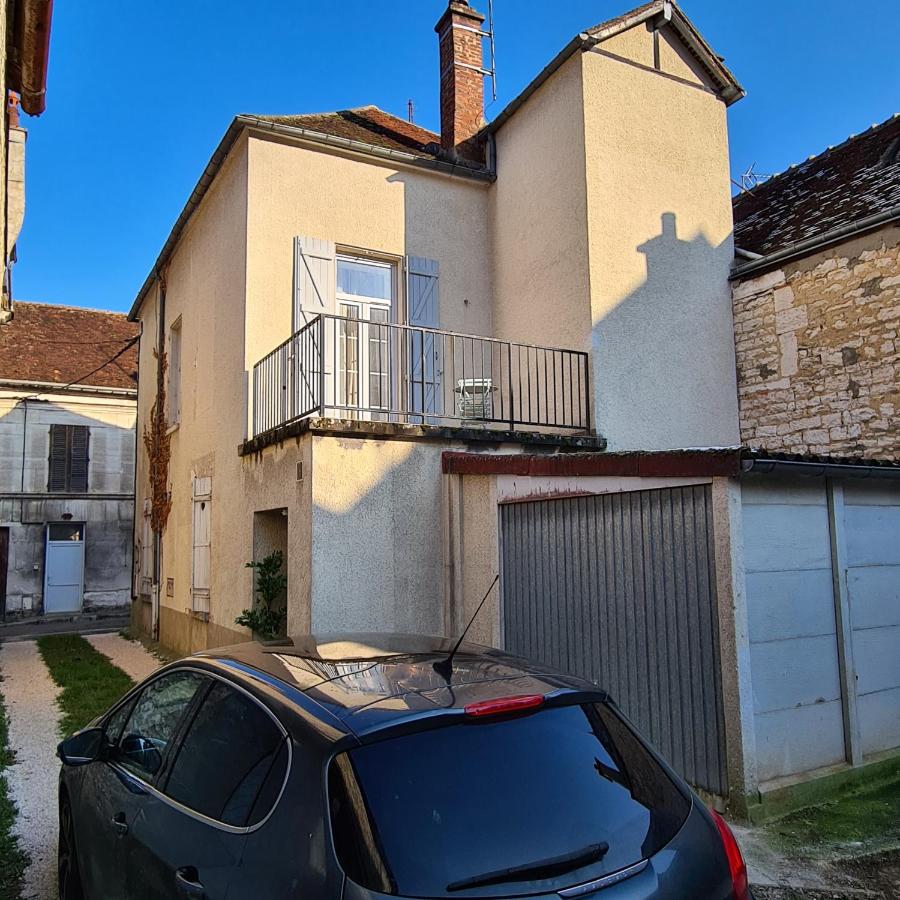 Chez Alba - terrasse, local à vélos et parking au centre historique - B&B Tonnerre