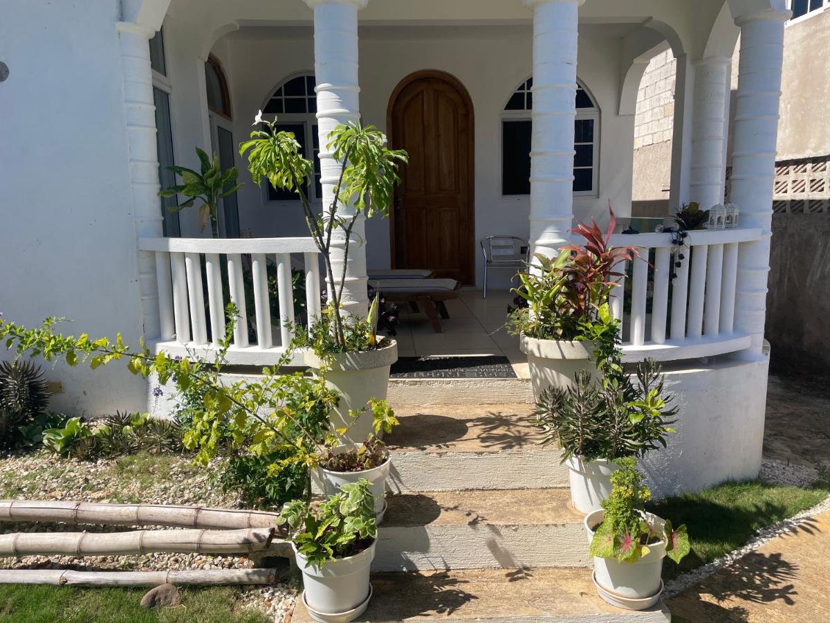 B&B Montego Bay - VillaMobay - Bed and Breakfast Montego Bay