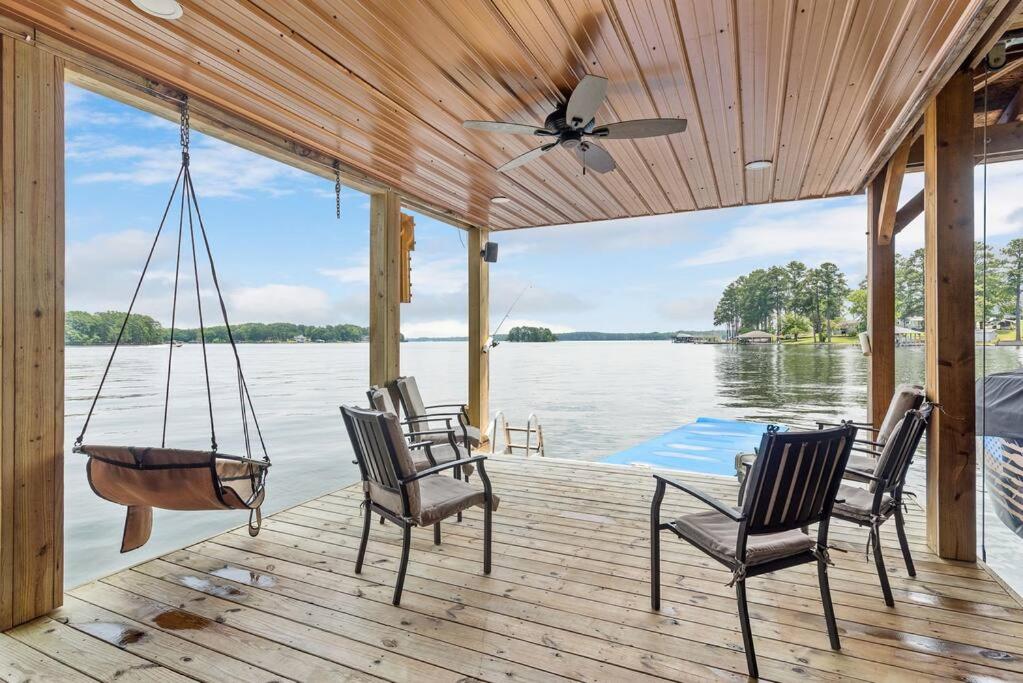5 Bedroom Waterfront Home on LKG - B&B
