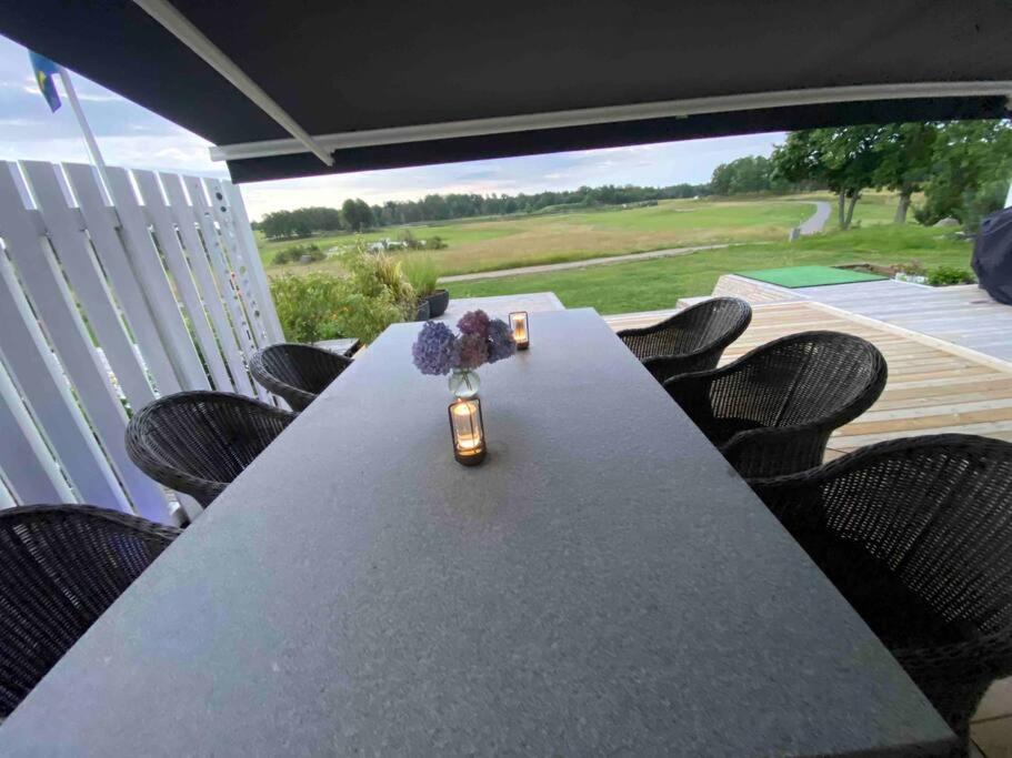 Vackert boende med utsikt över fantastisk golfbana - Bed and Breakfast