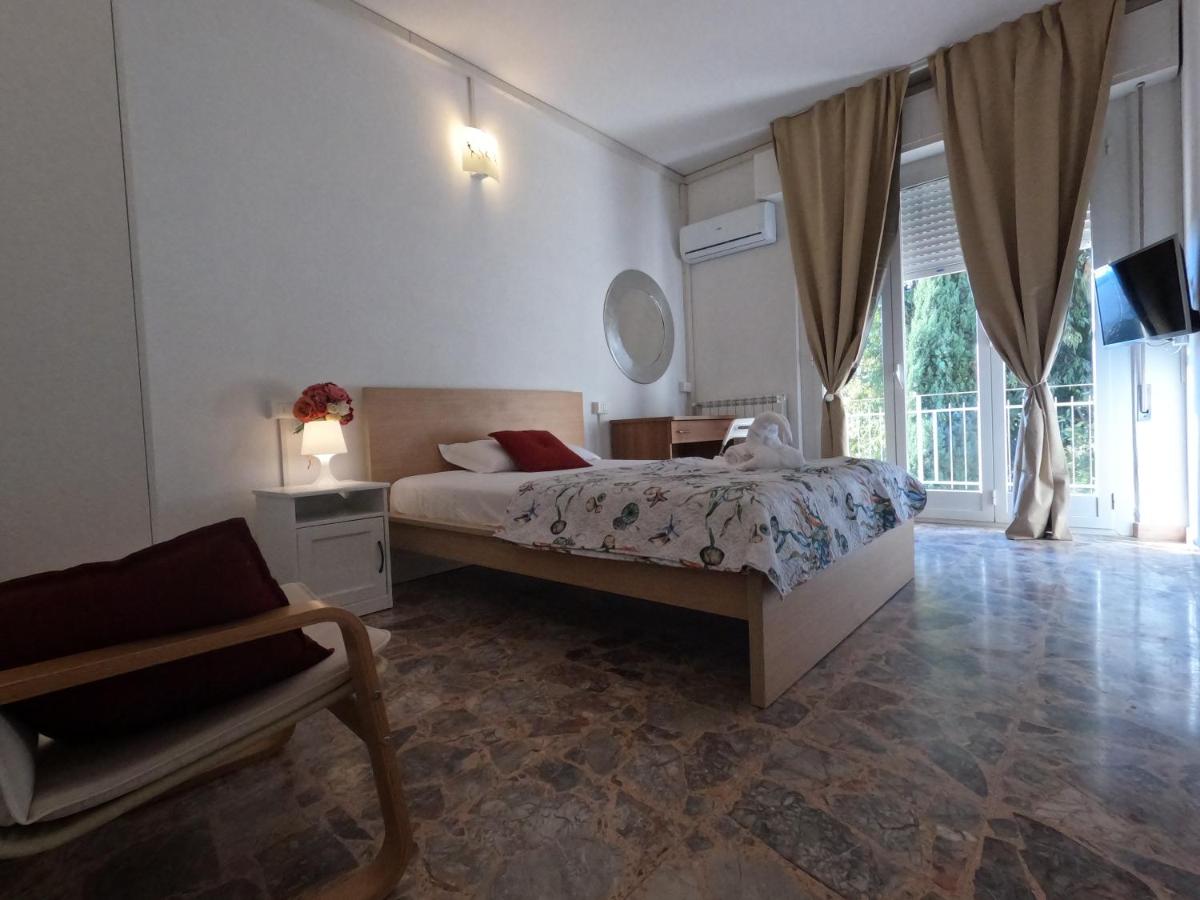 Camera Singola Standard con Bagno in Comune 