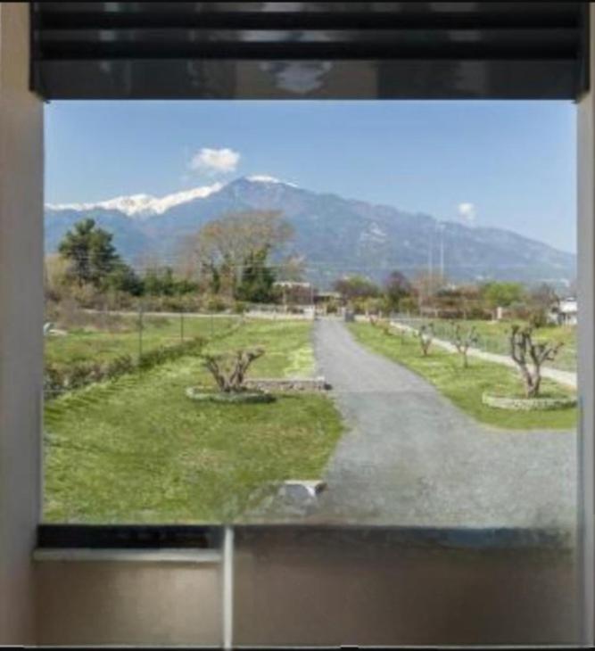 Apartment with Mountain View