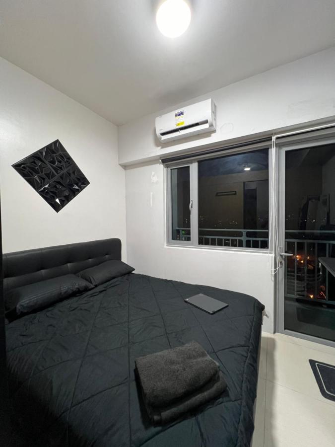 B&B Manila - 1BR Condo with Lazy Boy and Videoke in Grass Residences at SM North Edsa - Bed and Breakfast Manila