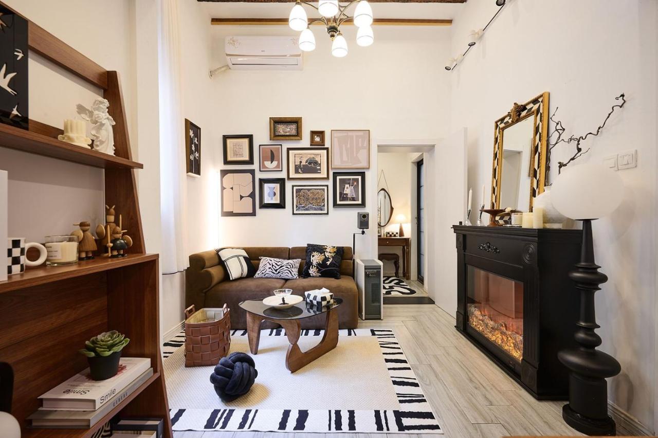 Shanghai Hills&Well-time MCM Family loft Near Line2 and line13 West Nanjing Road - Bed and Breakfast