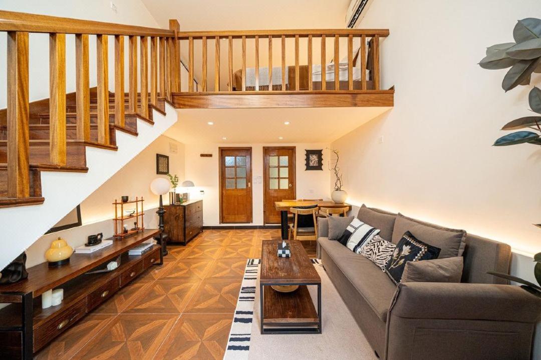 Shanghai Hills & Well-time MCM Family B&B with Terrace Near Line2 Jing'an Temple - B&B