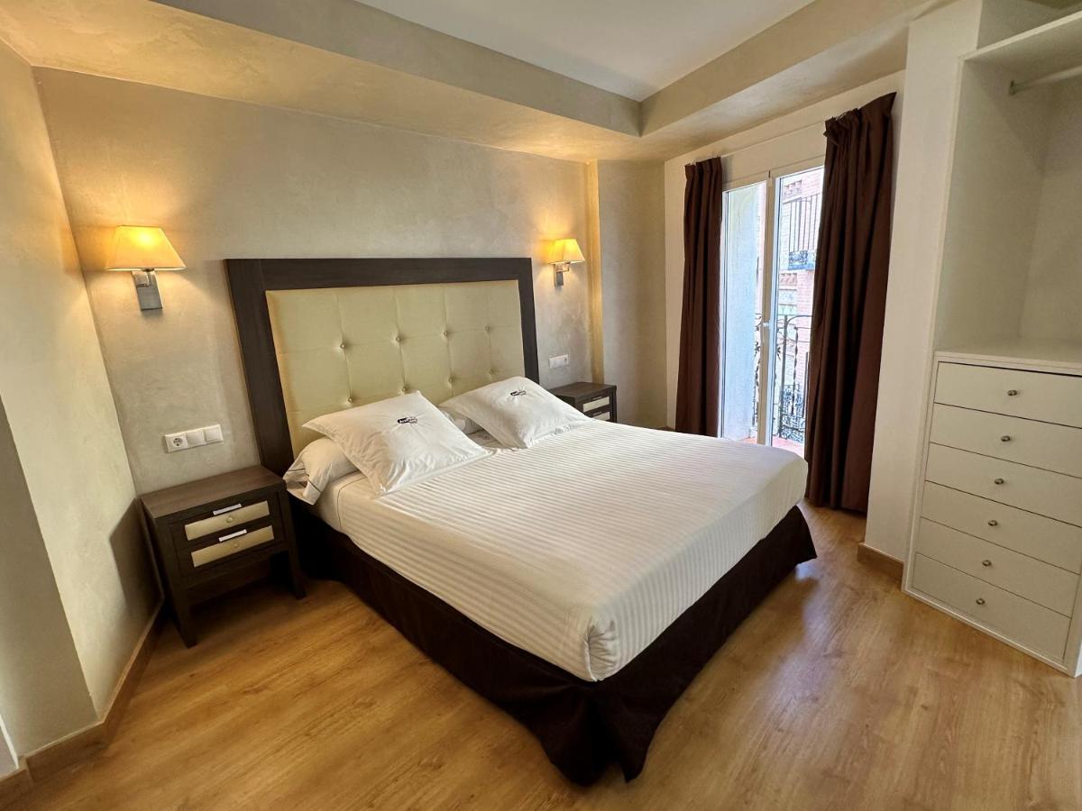 Habitación con cama extragrande y ducha a ras de suelo - Adaptada para personas con movilidad reducida