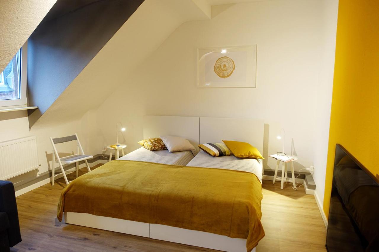 B&B Duisbourg - Big flat with fresh renovation, free parking, SonyPS, Netflix - Bed and Breakfast Duisbourg