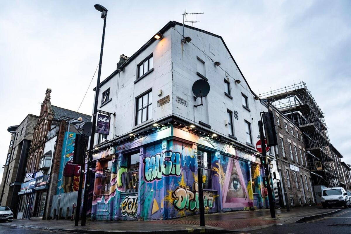 Spacious Modern Retreat Sleeps 11 Liverpool City - B&B