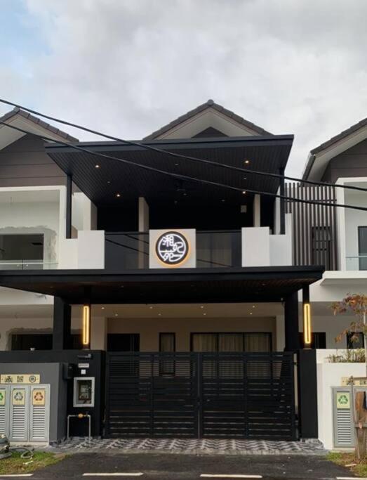 B&B Muar town - [New Double Storey] 12 to 14 Pax - SG ABONG - BRIGHT INN HOMESTAY - Bed and Breakfast Muar town