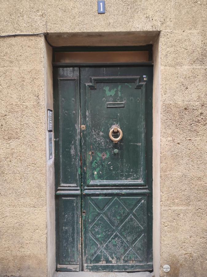 Studio cosy place de la mairie - B&B