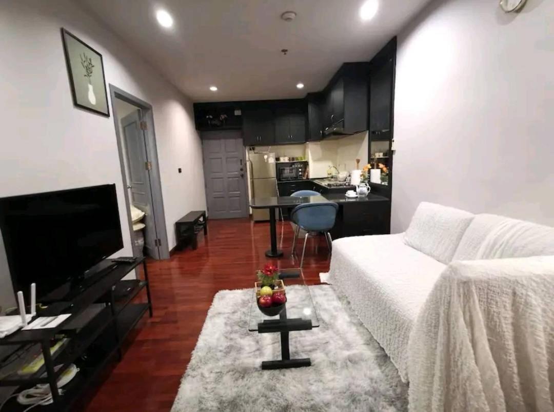Apartment with Garden View