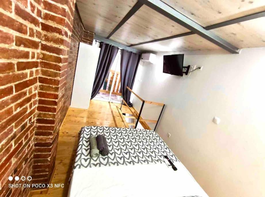 B6 Apartamento duplex con terraza y balcon a 2 calles del metro - B&B Barcellona