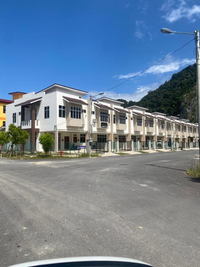 LH SUITE HOMESTAY Gua Musang- Masjid Mekah - B&B