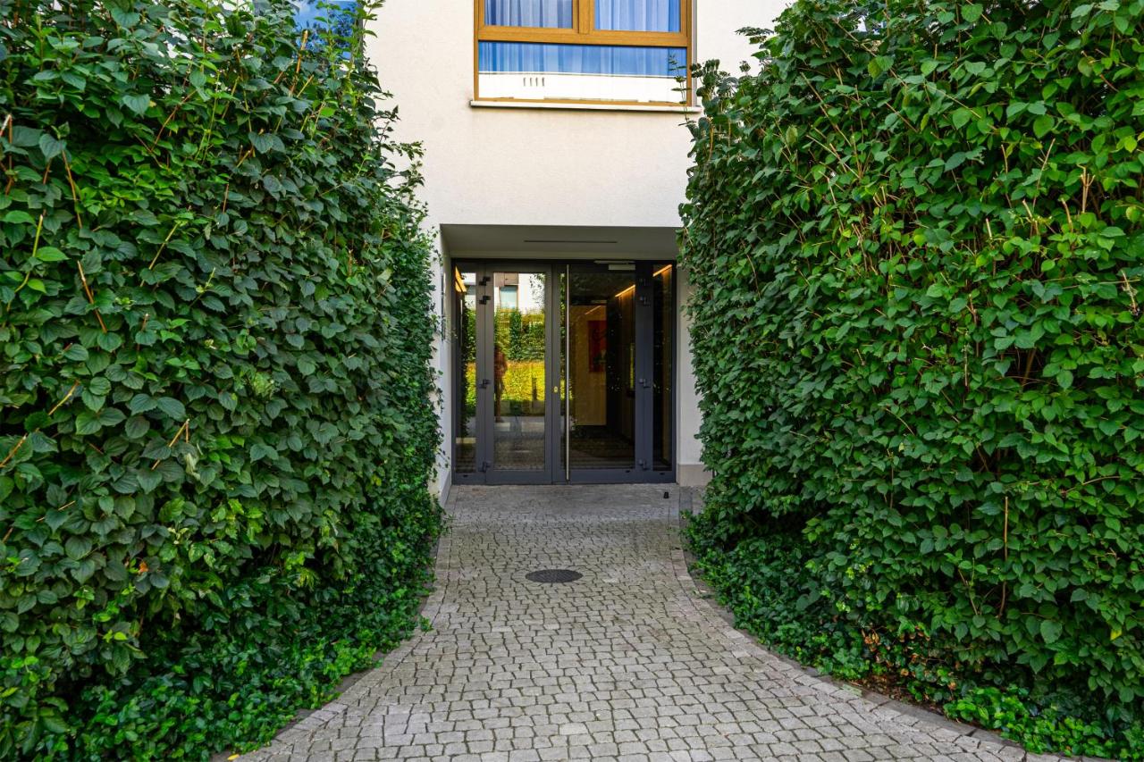 Warsaw Wola - Parking, Balcony, Quiet & Green Quarter - by Rentujemy - Chambres d'hôtes Varsovie