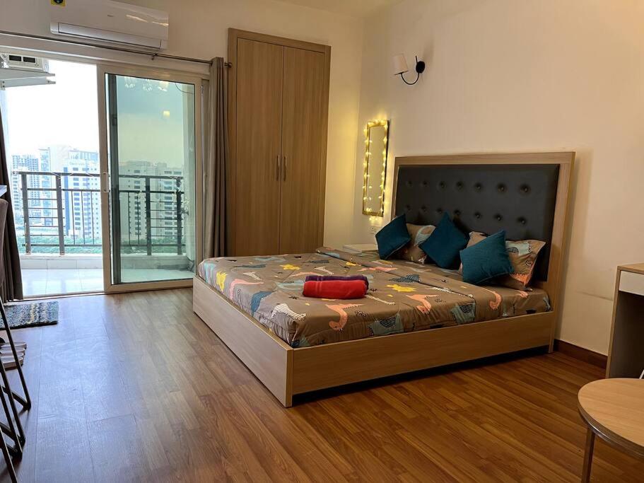 B&B Noida - Netflix & Chill Apartment by BuddiesHome - Bed and Breakfast Noida