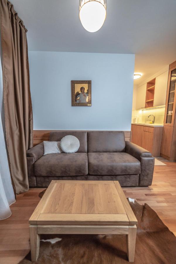 Deluxe Studio