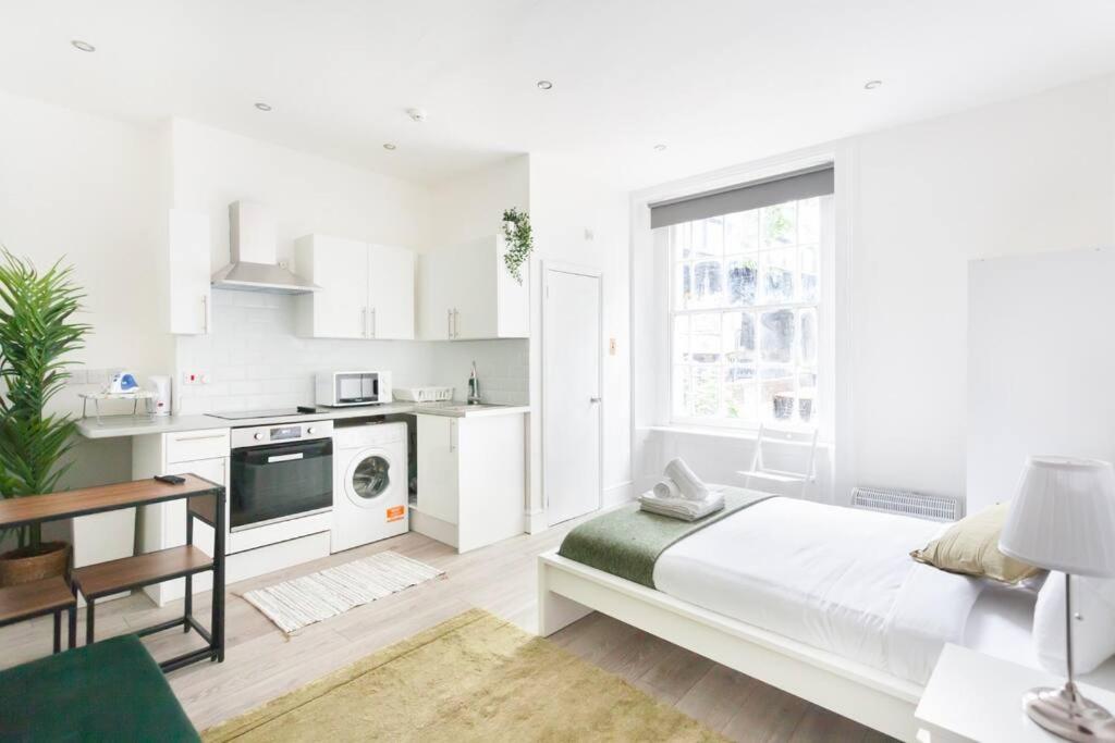 B&B Londra - Beautiful Studio Flat in Hackney next to Overground Station - Bed and Breakfast Londra