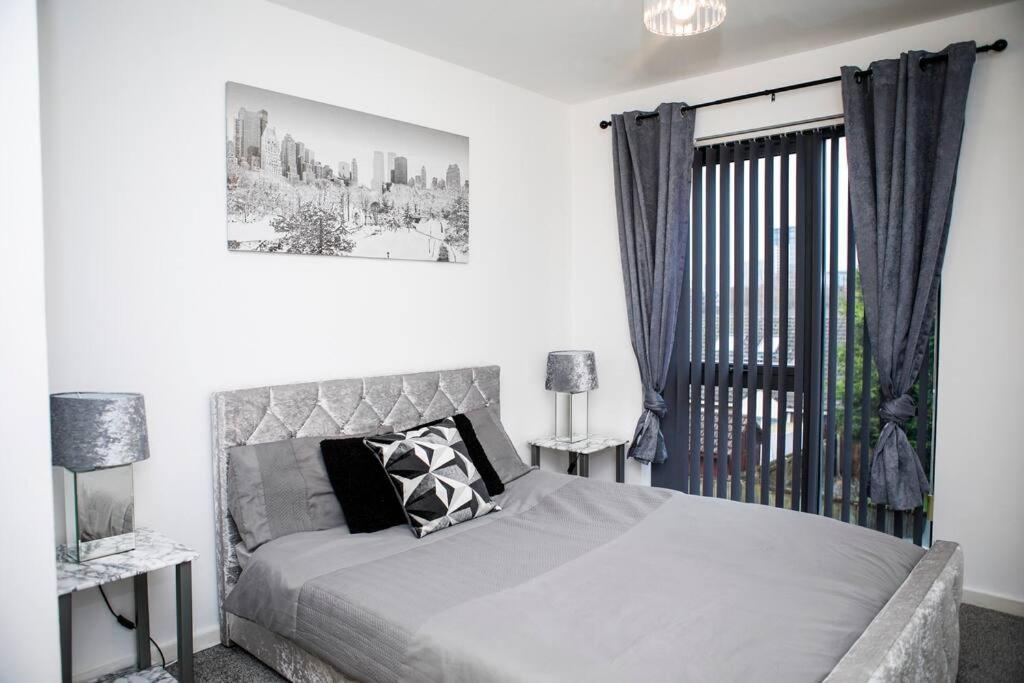 Stylish two-bedroom Salford Quays apartment - B&B Manchester