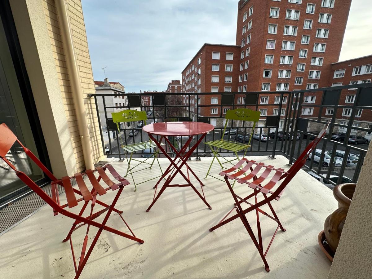 Bright sunny flat 2 bedrooms 750 sqft + free PKG - B&B