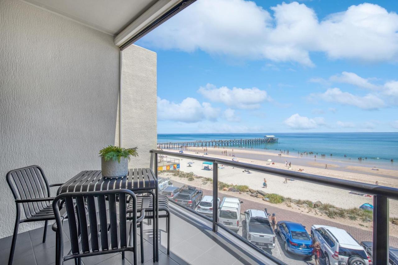 B&B Henley Beach South - Luna's Lookout: Esplanade Henley Beach - Bed and Breakfast Henley Beach South