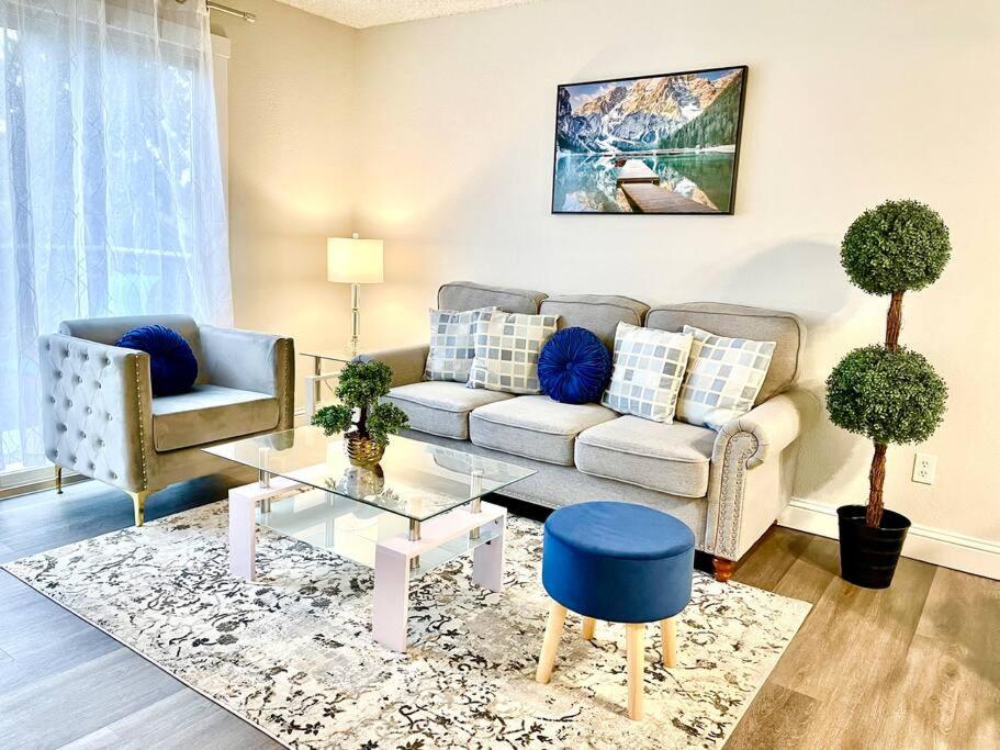 Casa Bella Homes - Top floor 2-BR 1 Bath Condo, Centrally located - B&B Federal Way