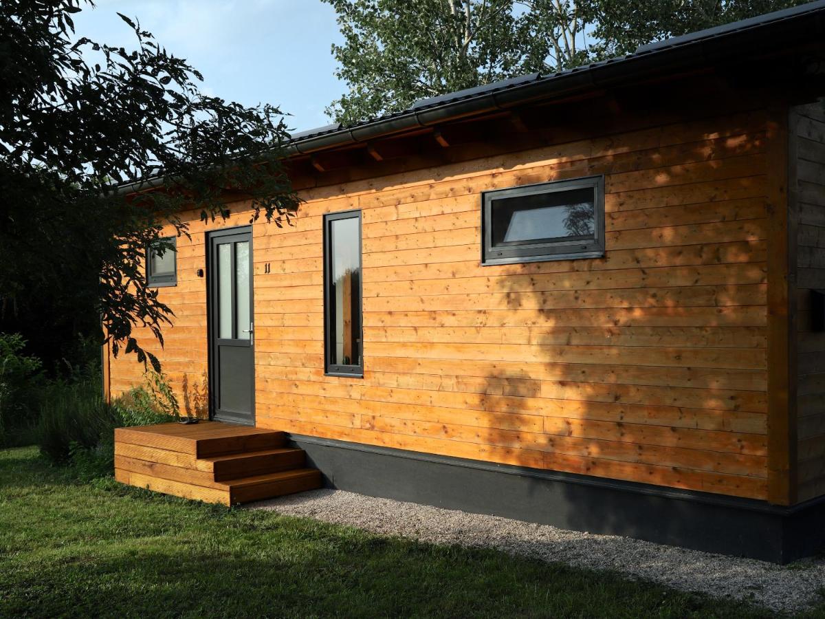 Wooden house Lekneno, near the airport - Chambres d'hôtes Lekneno