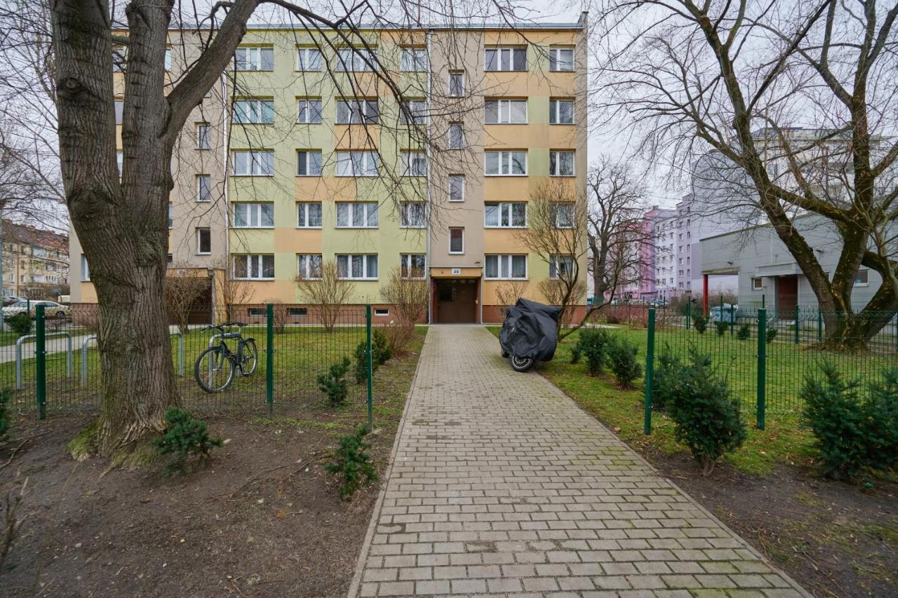 Zegadłowicza Riverside Studio in Wrocław by Noclegi Renters - Chambres d’hôtes