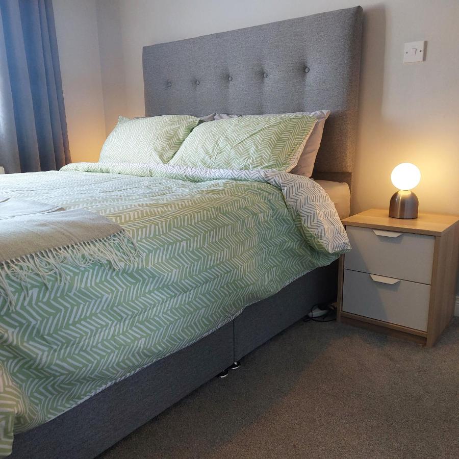 B&B Belfast - Lawnbrook Town House - Bed and Breakfast Belfast