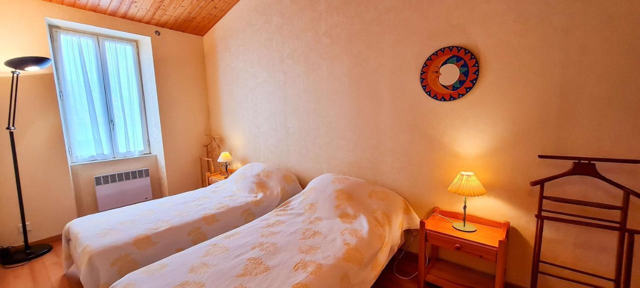 Petite maison de village au cœur du village - B&B