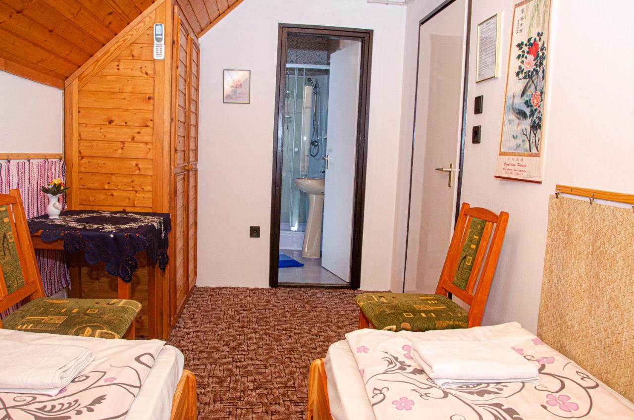 Standard Twin Room with Mountain View