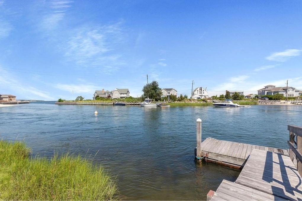 Sunset Beach House with 30ft Boat Dock in Shinnecock Southampton NY - B&B