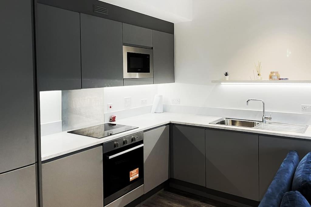 B&B London - 2bed on Elizabeth line-5mins to Excel Custom House - Bed and Breakfast London