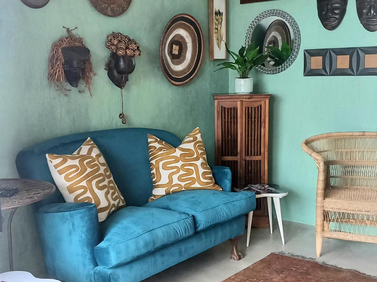 Coral Tree Cottage at Villa Roc Guesthouse, Salt Rock Ballito, Solar Power - Chambres d’hôtes