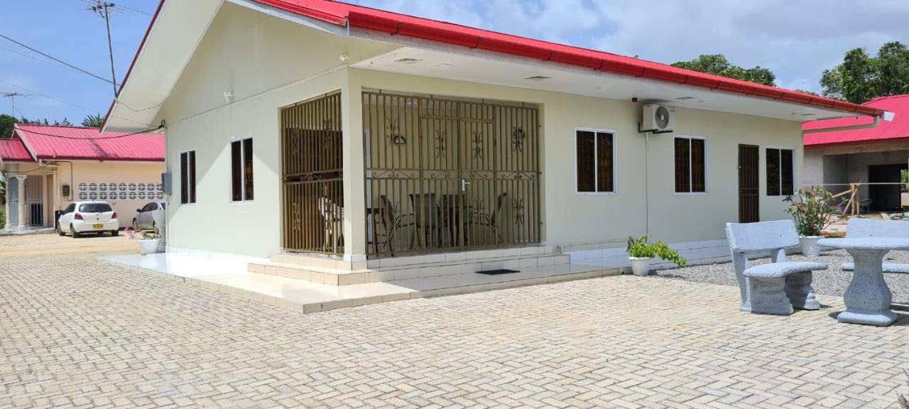 B&B Paramaribo - Kapowlito Real Estate Casa #1 Mon Plaisirweg - Bed and Breakfast Paramaribo