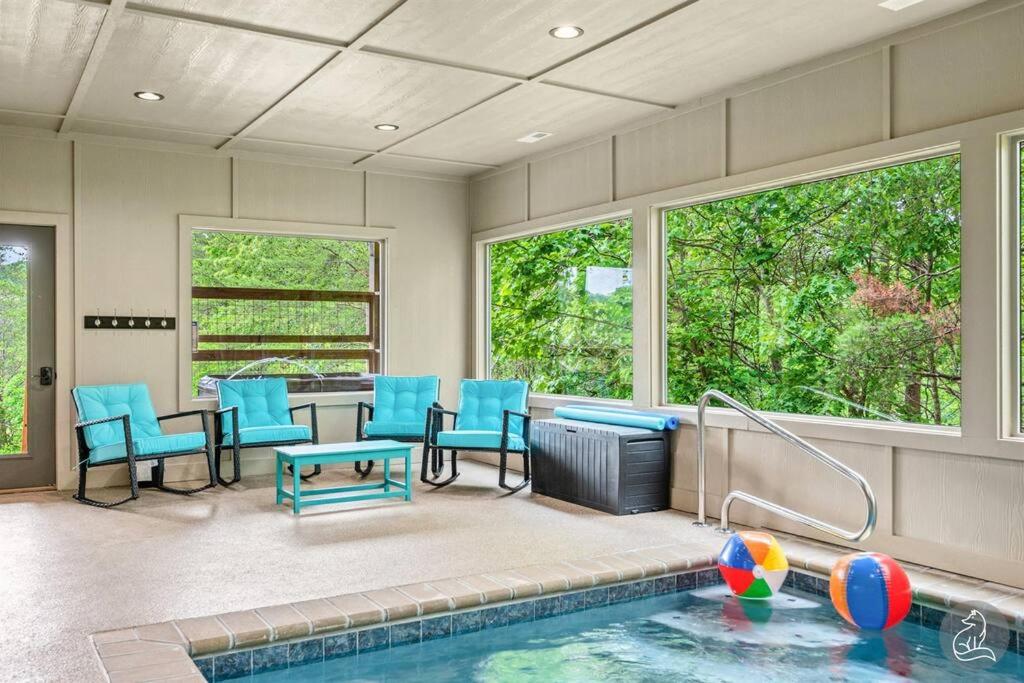 The Water Fox in Sevierville with Indoor Pool, Hot Tub, Game Rm, and Theater - Chambres d'hôtes Sevierville