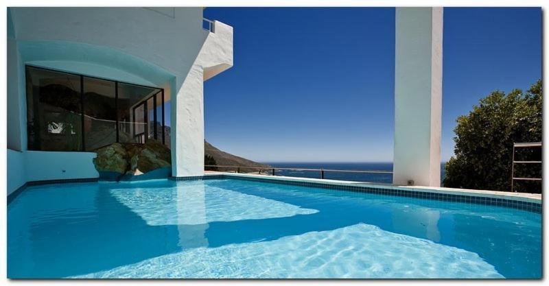 Bayview Penthouses and Rooms - Bed and Breakfast