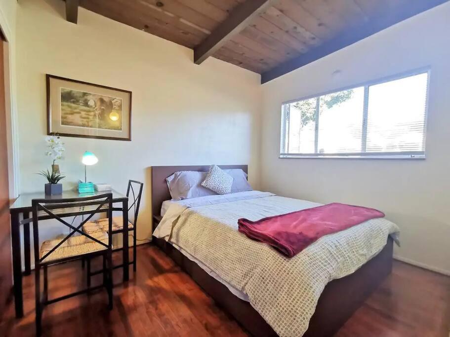 B&B Richmond - Cozy 2Br 1Bath Home w/ Parking near El Cerrito and University of Berkeley - Bed and Breakfast Richmond