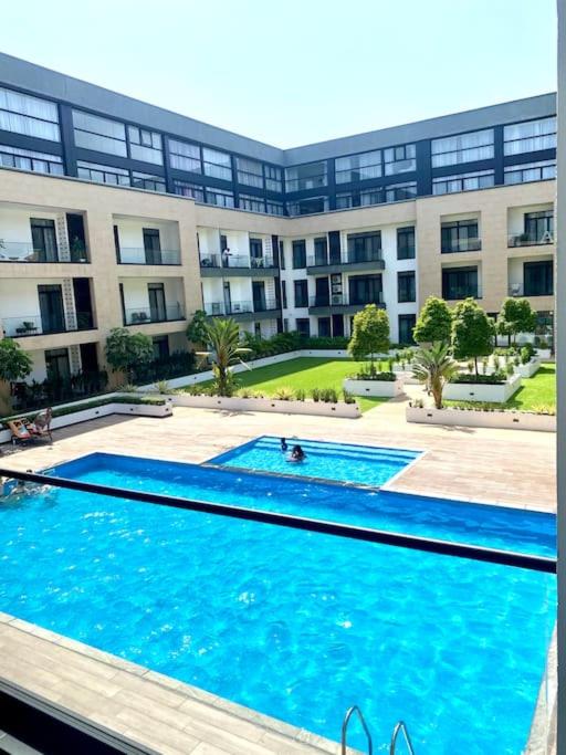 Modern studio apt with pool &gym - B&B