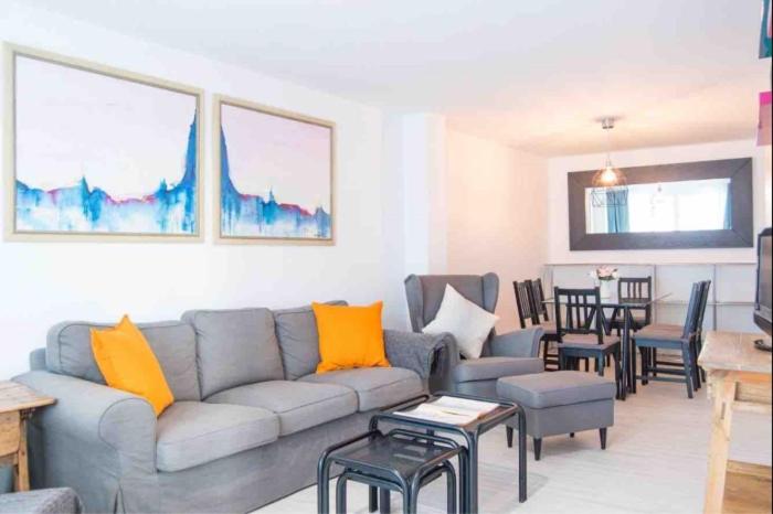 Junto a Calle Betis y Plaza de Cuba - Bed and Breakfast