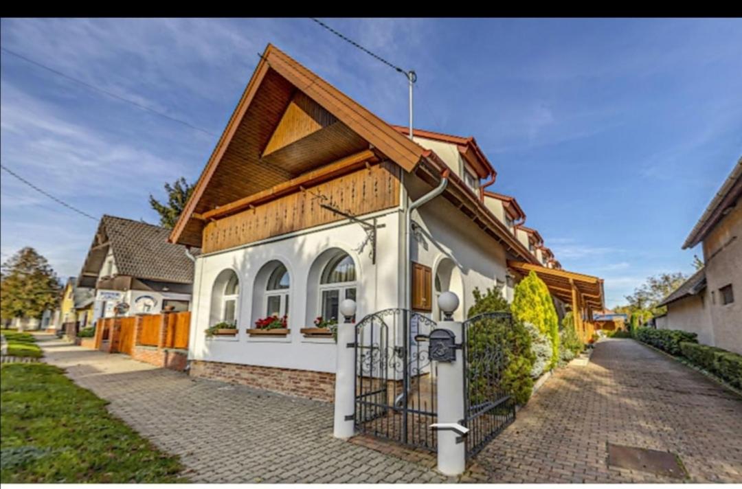 B&B Balatongyörök - Kathy Panzió - Bed and Breakfast Balatongyörök