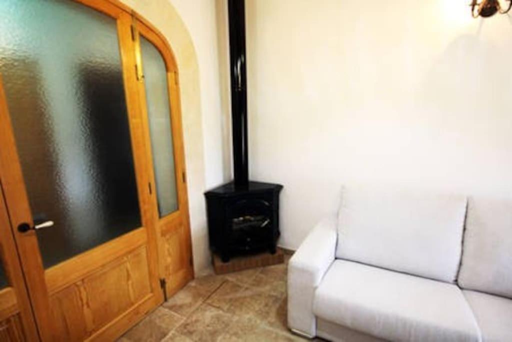 Typical old Majorcan house with a private pool - B&B Biniali