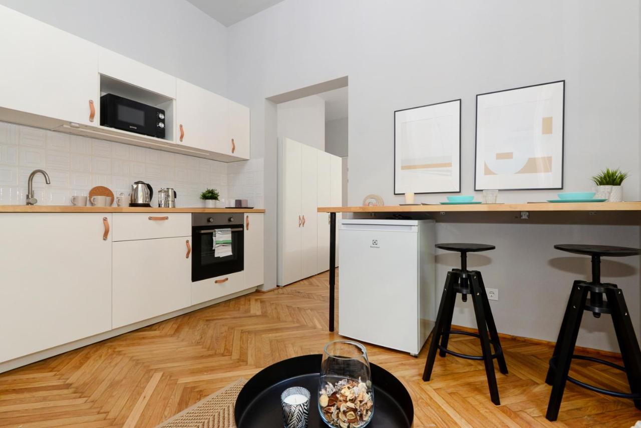 One-Bedroom 2 Bathroom Apartment 1